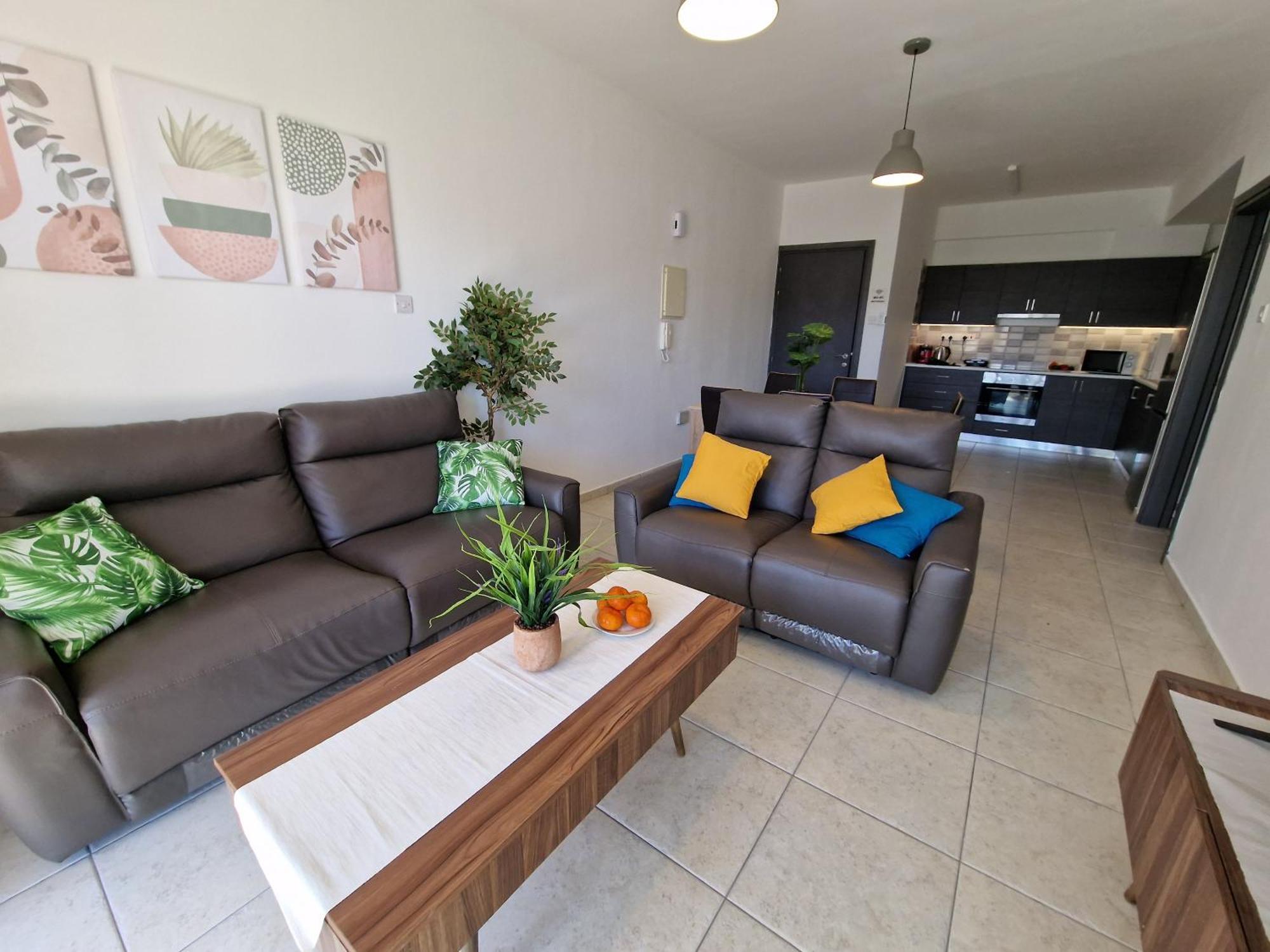Tropical Paradise 200M From Finikoudes Beach Larnaca Exterior photo