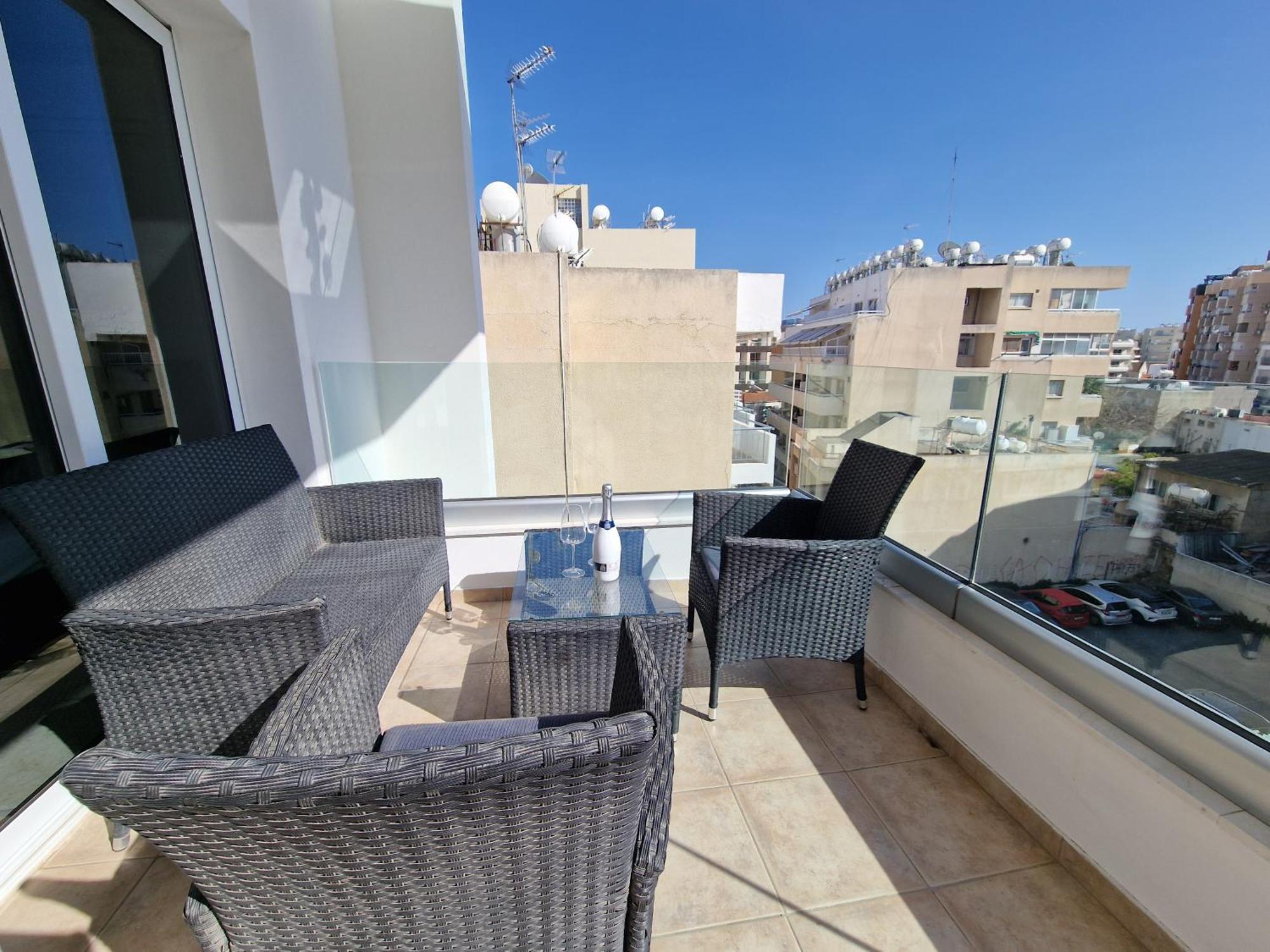 Tropical Paradise 200M From Finikoudes Beach Larnaca Exterior photo