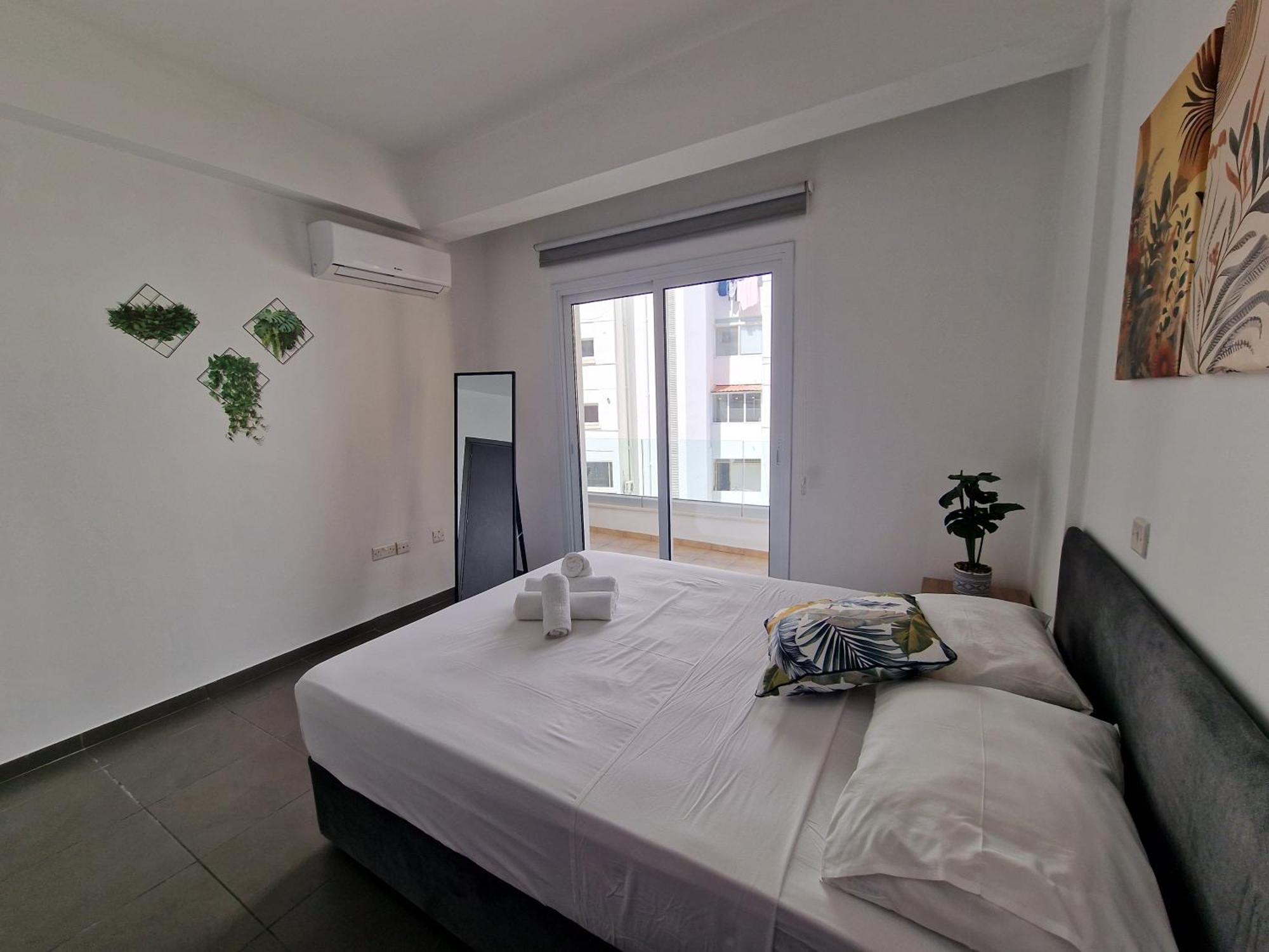 Tropical Paradise 200M From Finikoudes Beach Larnaca Exterior photo