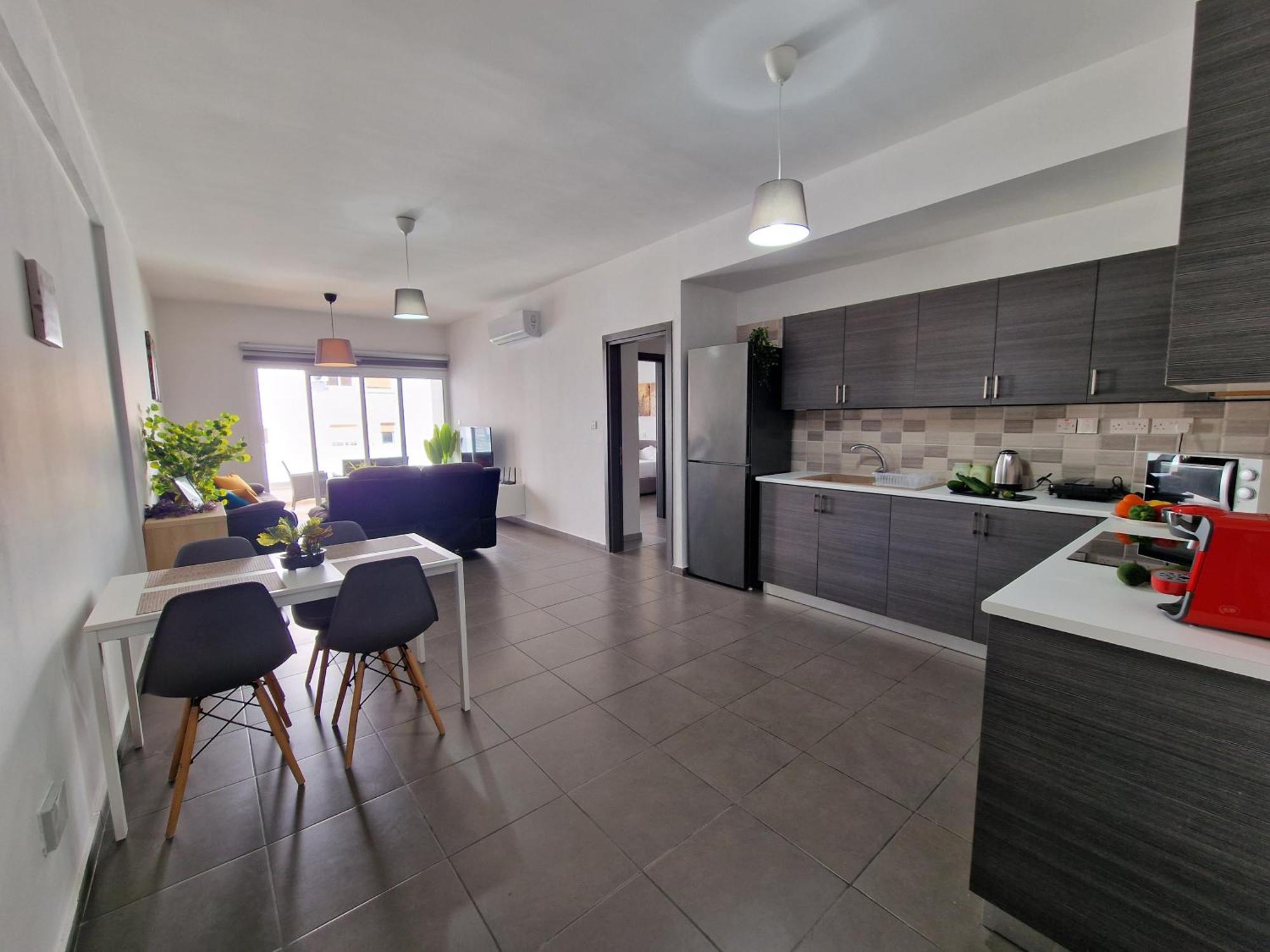 Tropical Paradise 200M From Finikoudes Beach Larnaca Exterior photo