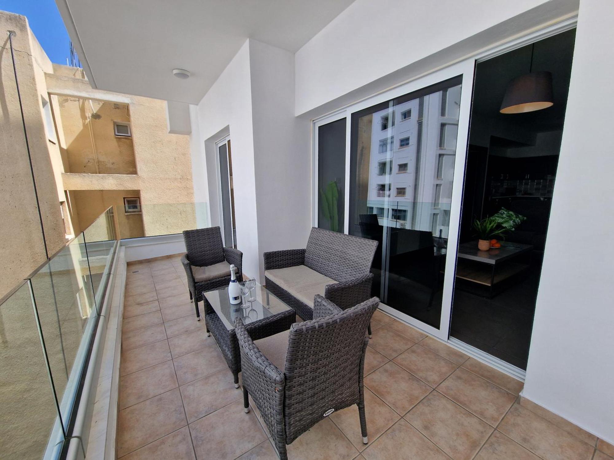 Tropical Paradise 200M From Finikoudes Beach Larnaca Exterior photo
