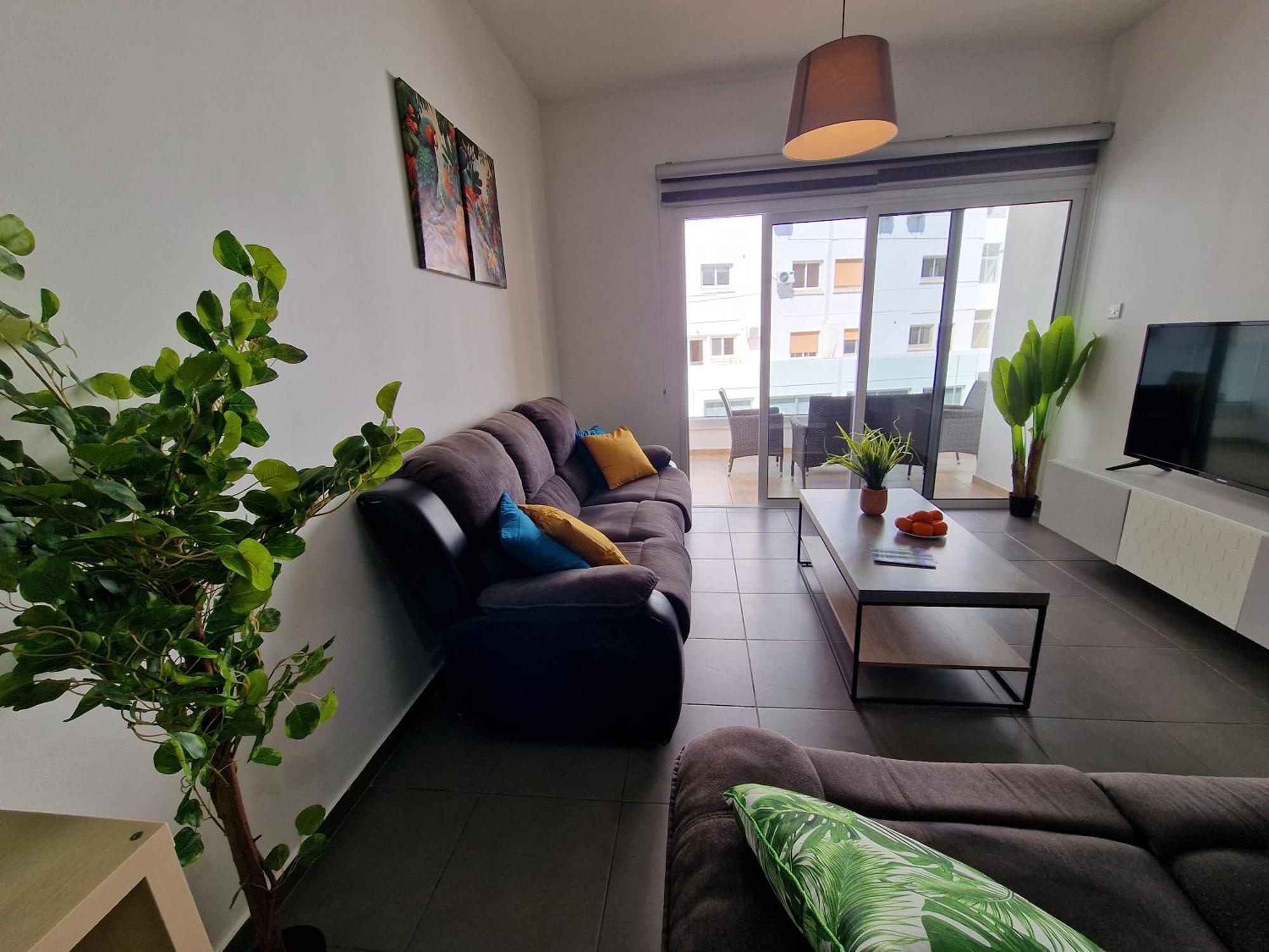 Tropical Paradise 200M From Finikoudes Beach Larnaca Exterior photo