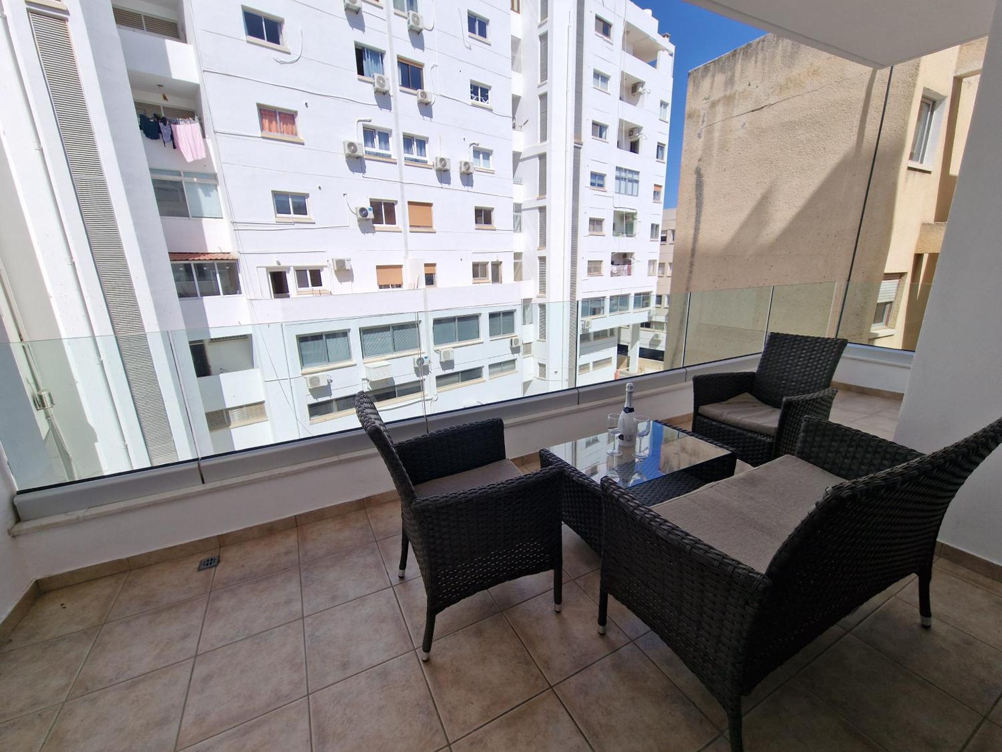 Tropical Paradise 200M From Finikoudes Beach Larnaca Exterior photo
